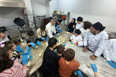 Bursa'da 24 otizmli genç pizza yaptı