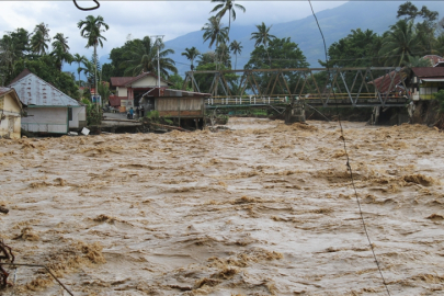 Güney Asya'da geçen hafta başlayan sel ve heyelanlarda ölenlerin sayısı 1500'ü aştı