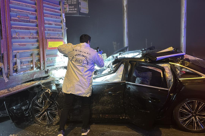 Otomobil tıra girdi... 4 kişi yaşamını yitirdi