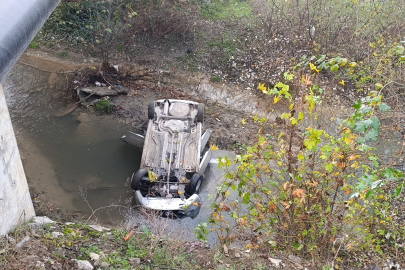Bursa'da otomobil dereye uçtu!