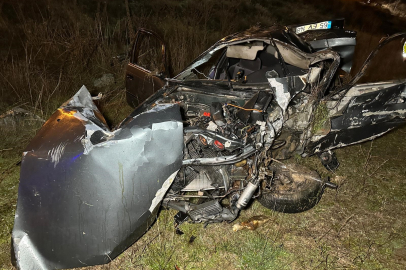 Otomobil şarampole devrildi: 2 ölü, 1 yaralı