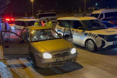 Polise çarpıp kaçan alkollü sürücüye 68 bin lira ceza kesildi