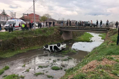 Bursa'da otomobil dere yatağına uçtu: 3 yaralı