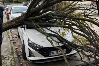 Bursa’da panik anları: Araç hasar gördü!