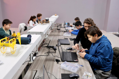 Gemlik’te çocuklar Rrobotik kodlama öğreniyor