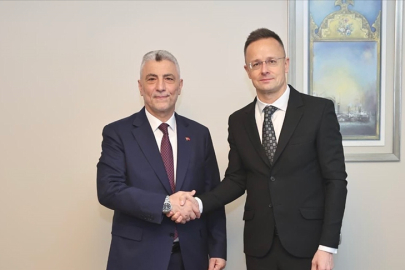 Ticaret Bakanı Bolat, Macaristan Dışişleri ve Dış Ticaret Bakanı ile görüştü