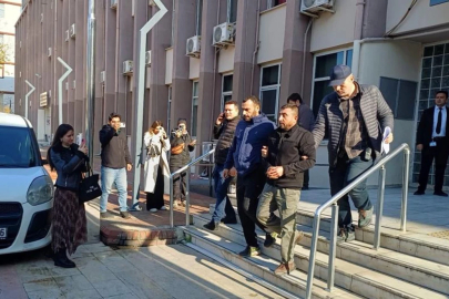 Boşanma aşamasında olduğu eşini sırtından bıçakladı