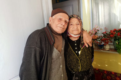 Bursa'da duygulandıran ayrılık: 32 yıl sonra mavişinden gözyaşı dökerek ayrıldı