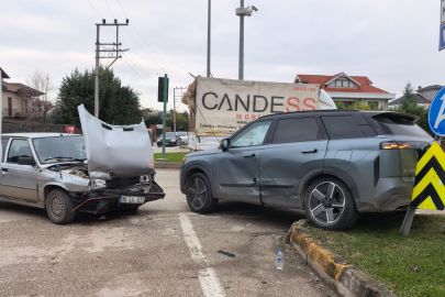 Bursa'da ışık ihlali kazaya neden oldu: 2 yaralı