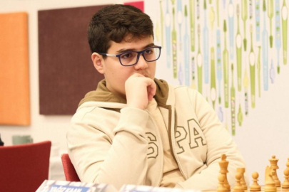 Milli satranççı Erdoğmuş, Fransız şampiyonu mat etti