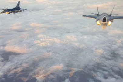 ABD savaş uçakları, Venezuela hava sahası yakınlarında uçuş yaptı