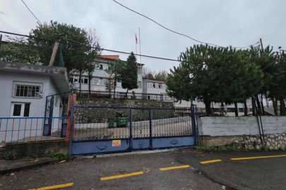 Okulda dehşet: Tartıştığı öğretmeni yüzünden yaraladı