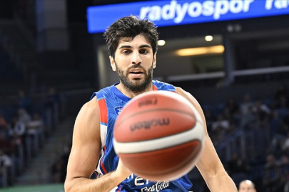 Anadolu Efes'te Burak Can Yıldızlı en az bir ay sahalardan uzak kalacak