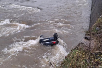 Otomobil dereye uçtu: 2 kişi hayatını kaybetti