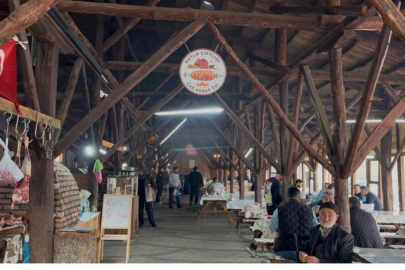 Bursa'da bin yıllık yemek kültürünü 400 yıllık hana taşıdılar