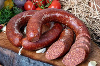 Bursa'da sucuk skandalı! Kanatlı eti tespit edildi