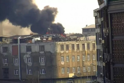 Çatıda başlayan yangın binayı sardı...