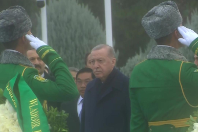 Erdoğan, Aşkabat'ta Tarafsızlık Anıtı'na çelenk koyma törenine katıldı
