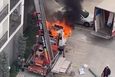 6. kata eşya çıkaran vinçli kamyon alev alev yandı