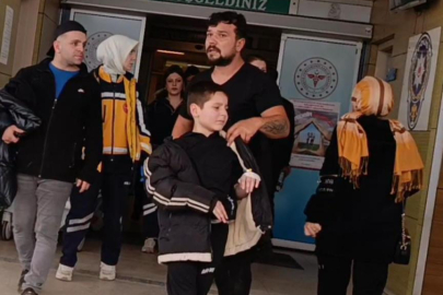 Bursa’da nacakla oynayan çocuğun parmağı kopma noktasına geldi