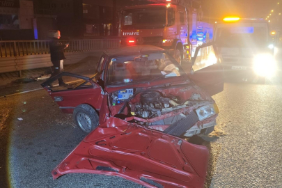 İnegöl'de kontrolden çıkan otomobil bariyerlere çarptı