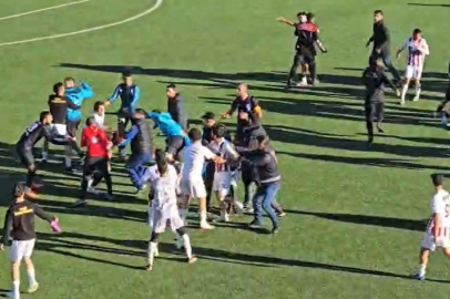 Amatör maçta saha karıştı! Tekme ve yumruklar havada uçuştu...