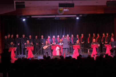 İnegöl Belediyesi THM Gençlik Korosu'ndan kulakların pasını silen konser