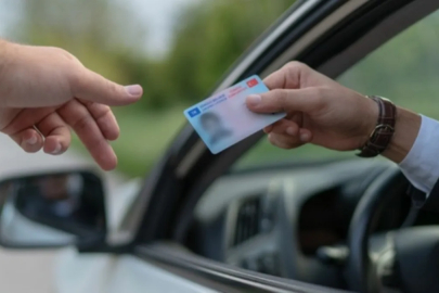 Milyonlarca sürücüyü ilgilendiriyor: Ocak ayından itibaren bu ehliyetler iptal edilecek