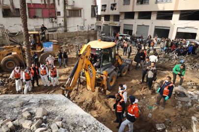 Gazze’de bir binanın enkazından 45 ceset çıkarıldı