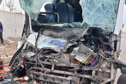 İşçi servisi tıra arkadan çarptı: Çok sayıda kişi yaralandı