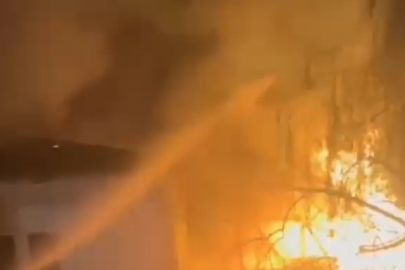 Bursa'da iki katlı ev alevlere teslim oldu!