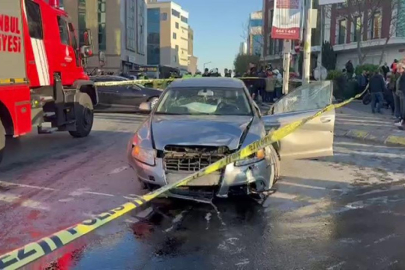 Otomobil kaldırımda yürüyenlere çarptı: 2 ölü, 6 yaralı