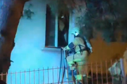 Bursa'da korkutan yangın: İtfaiye ekipleri camı kırıp içeri girdi