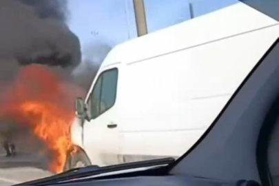 Bursa'da seyir halindeki minibüs alev topuna döndü!