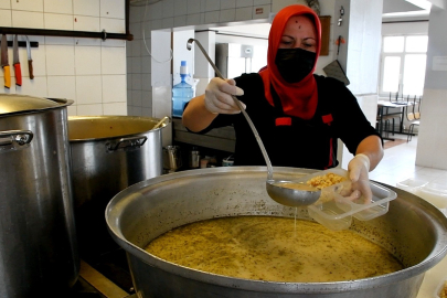 İznik Belediyesi’nden 365 gün sıcak yemek desteği