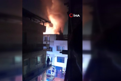 Bursa'da çatı yangını mahalleyi ayağa kaldırdı