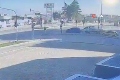 Bursa'da kırmızı ışık ihlali kazayı böyle getirdi: 2 kadın yaralı