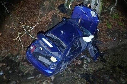 Bursa'da uçurumdan yuvarlanan otomobilden 3 kişi sağ çıktı