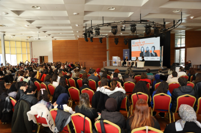 Bursa'da Ayşe Kulin’den gençlere hayat dersleri