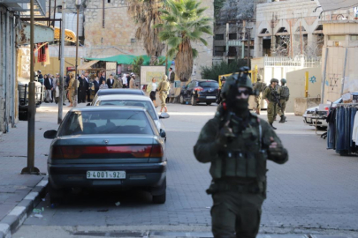 Katil İsrail ordusu, işgal altındaki Batı Şeria'da 40 Filistinliyi gözaltına aldı