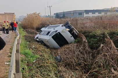 Bursa'da tır ile karavan çarpıştı: Kadın sürücü yaralandı