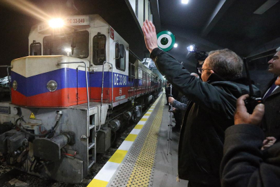 Turistik Doğu Ekspresi Kars’ta çiçeklerle karşılandı