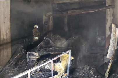 İstanbul'da kaporta boya dükkanında yangın: 4 araç küle döndü