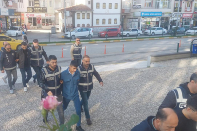 İzmir'de FETÖ operasyonu: 15 gözaltı
