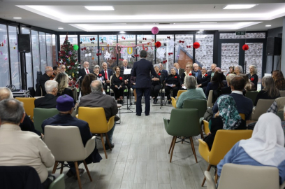 Bursa Nilüfer'de yaşlılar yeni yılı coşkuyla karşıladı