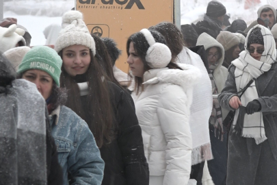 Uludağ'a yoğun kar yağdı... Pistler doldu taştı