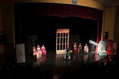 Bursa'da koruma altındaki çocuklardan duygusal tiyatro buluşması