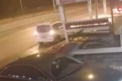 Bursa'da gece yarısı kaza anı kamerada : 1'i ağır 4 yaralı