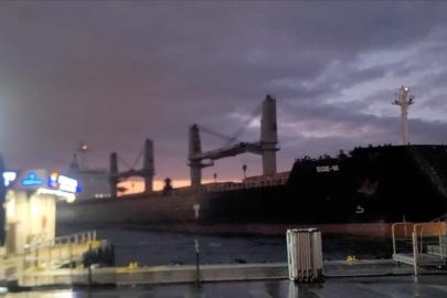 İstanbul Boğazı'nda sürüklenen gemi Ahırkapı'ya demirletildi