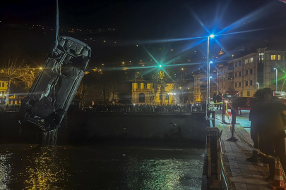 Kontrolden çıkan araç Yeşilırmak Nehri'ne düştü: 1 ölü, 1 yaralı